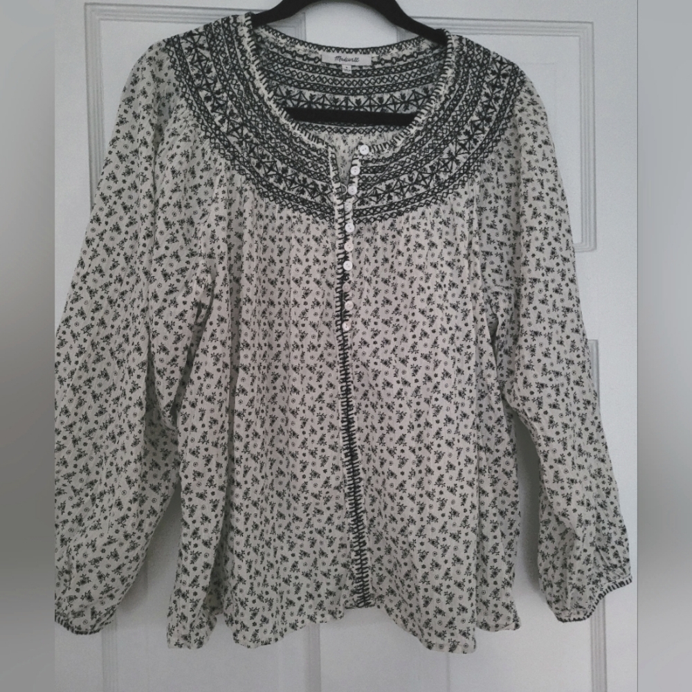 Madewell Embroidered 3/4 Button Loop Closure Peasant Top, Size Med